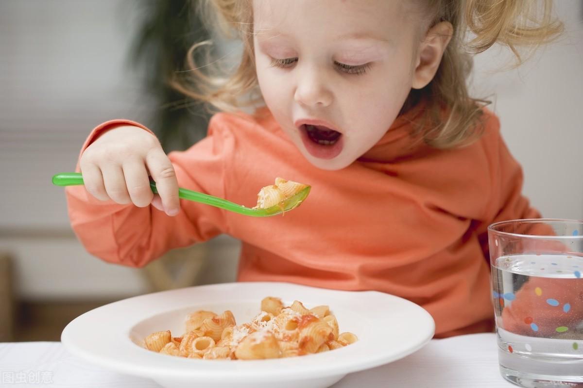 关于宝宝辅食，如何为12个月的宝宝提供营养丰富的辅食