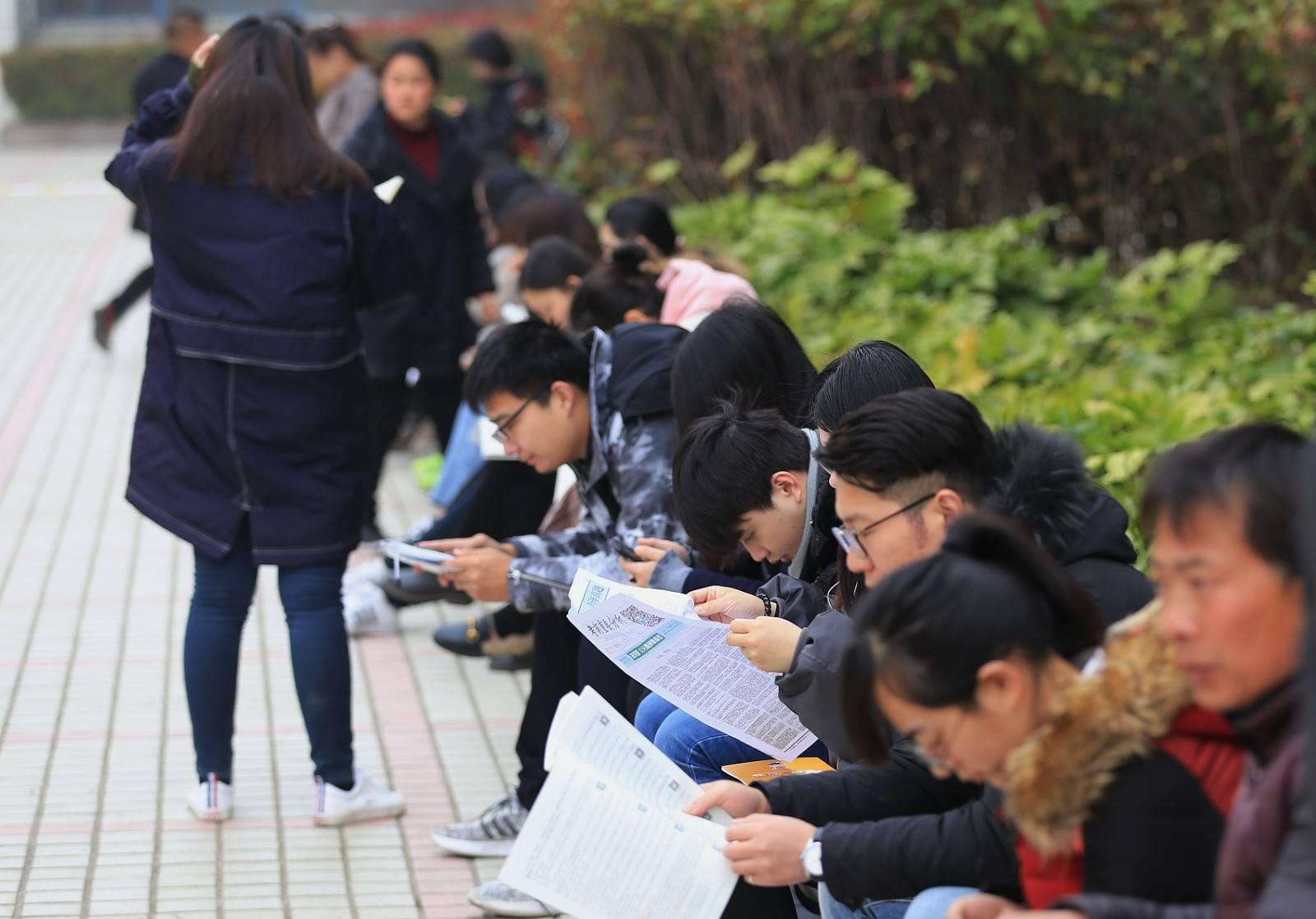 广东省公务员考试对应届生的需求探讨